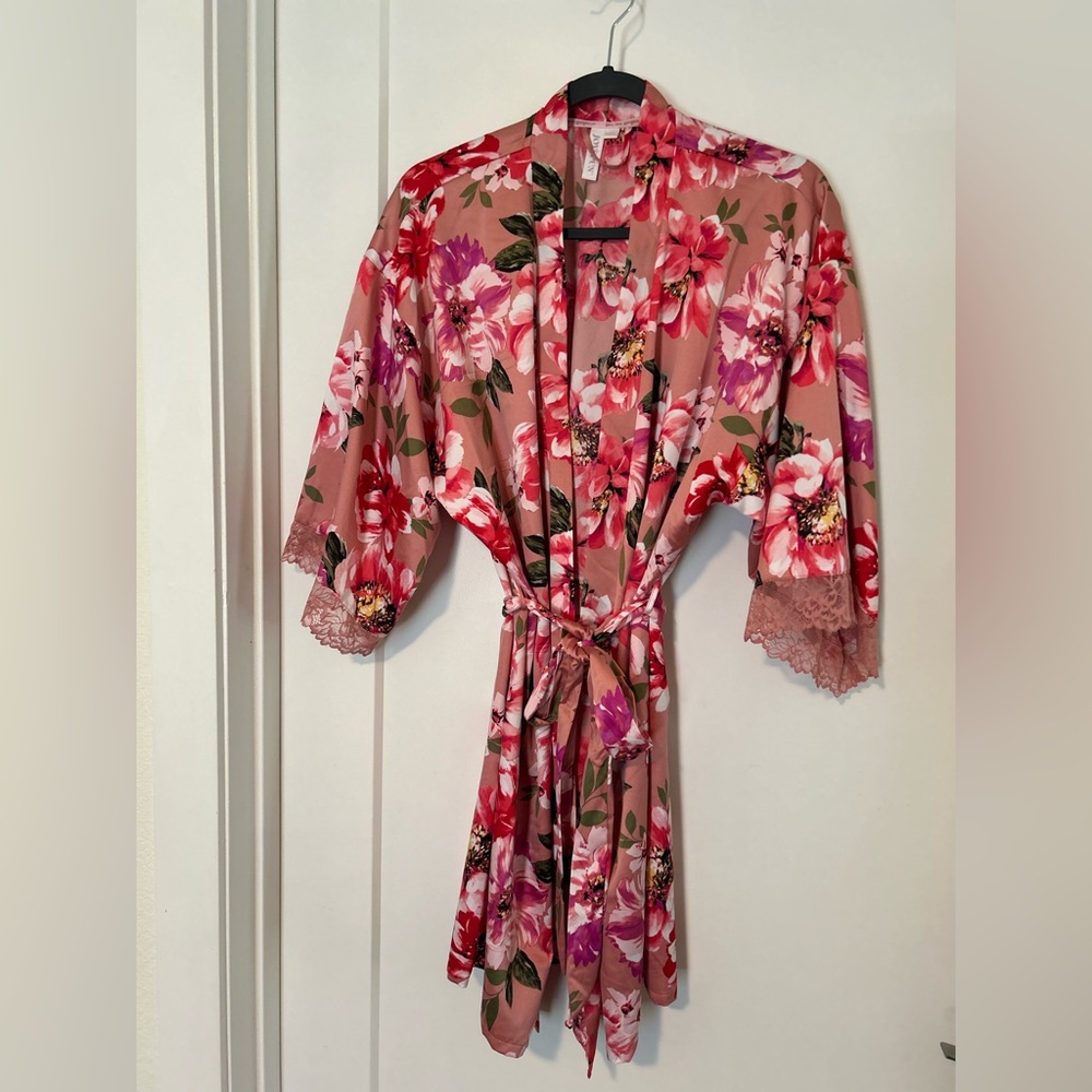 JOYSPUN Floral Lace Trim Robe in Pink and Red